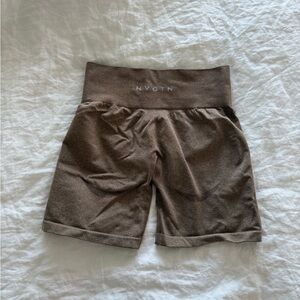 Nvgtn contour shorts brown